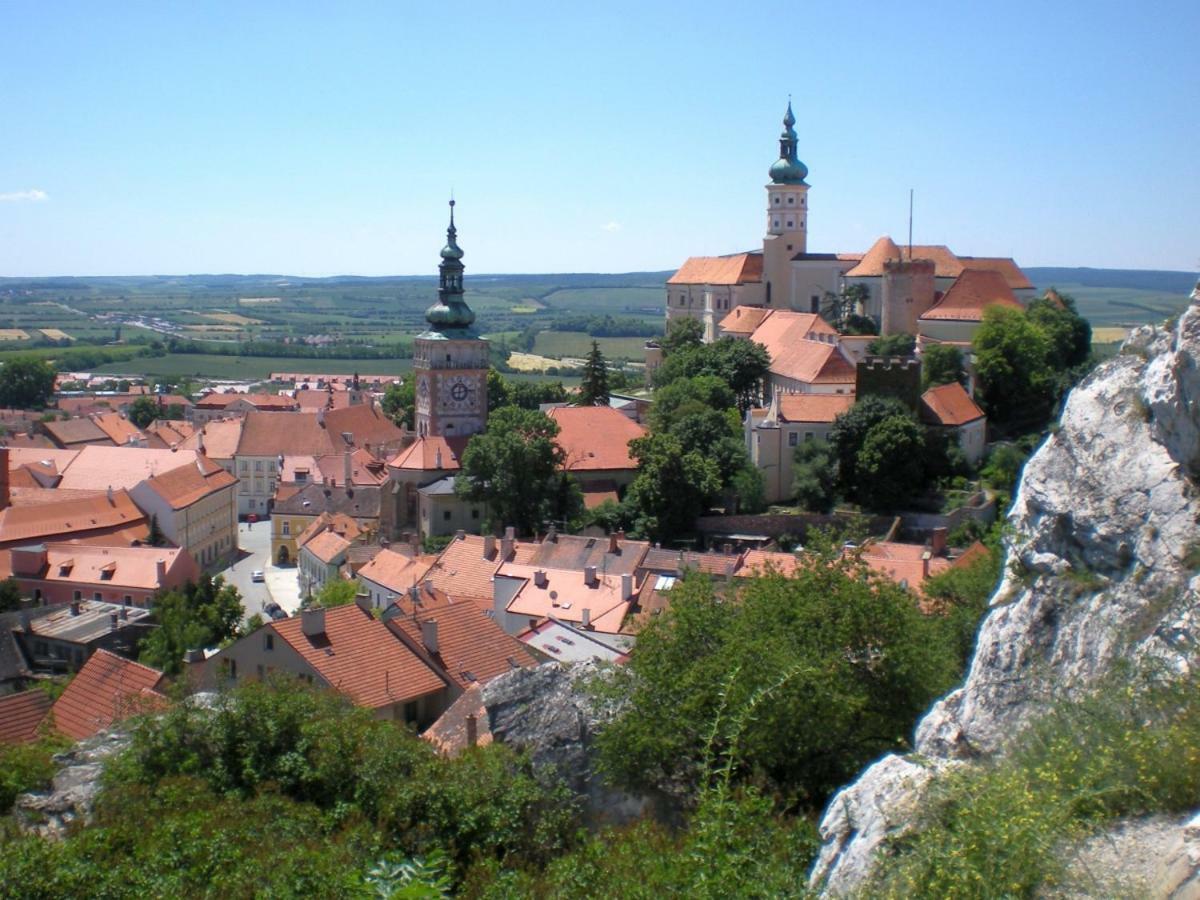 Apartmanek Patricie Room With Kitchenette Suitable For 2 Adults And 2 Children Mikulov Zewnętrze zdjęcie